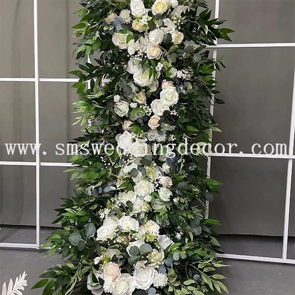 table runner flower arrangements